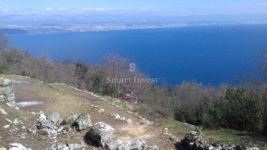 LOVRAN, Građevinsko zemljište od 994 m2 s prekrasnim p..