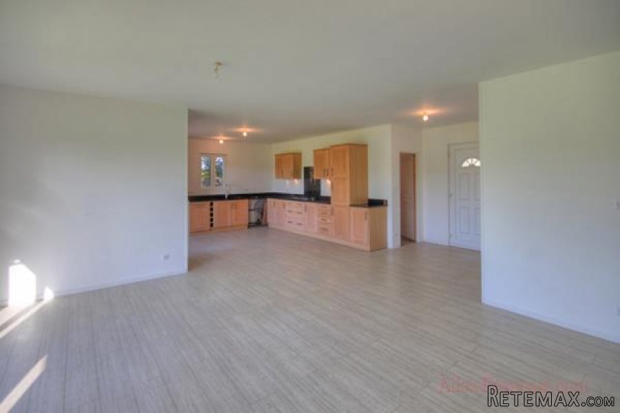 Lezay (79) - Detached bungalow with 3 beds and large garden - 6