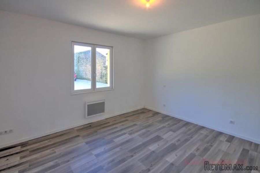 Lezay (79) - Detached bungalow with 3 beds and large garden - 8