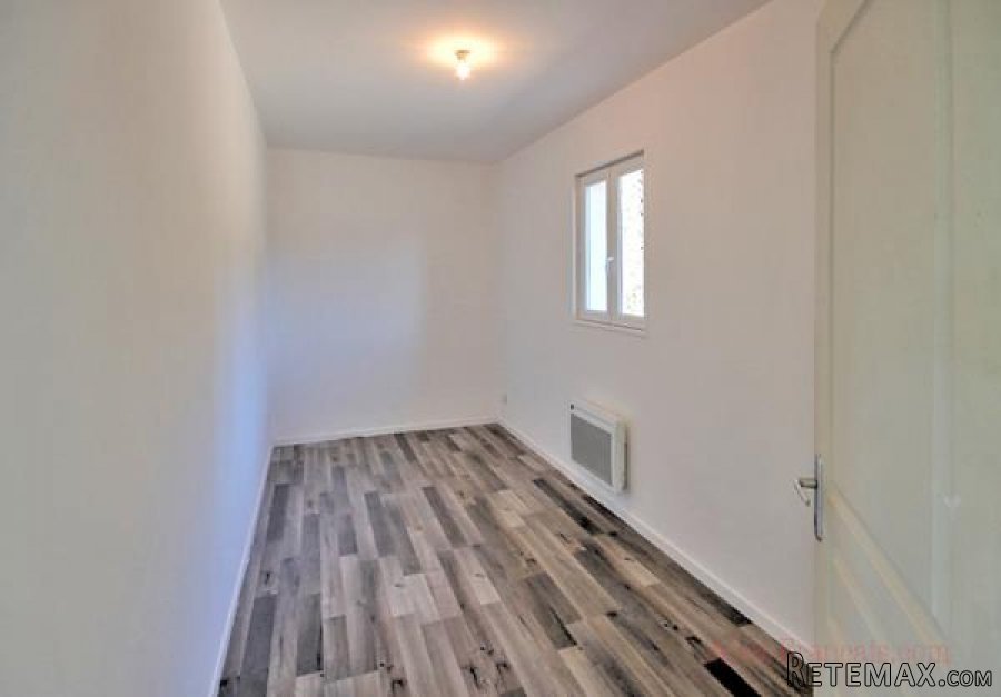 Lezay (79) - Detached bungalow with 3 beds and large garden - 9