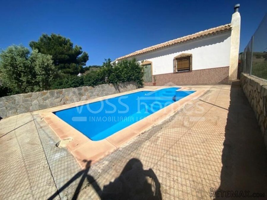 Attractive country property with 2 bedrooms & 1 bathroom.. - 2
