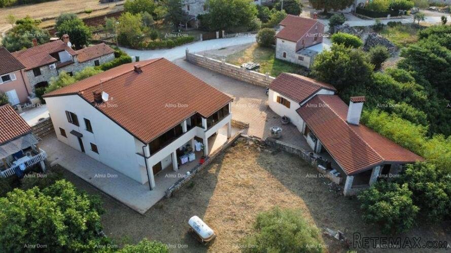 Prodaje se kuća 420m2 sa tri stana, Umag - 2