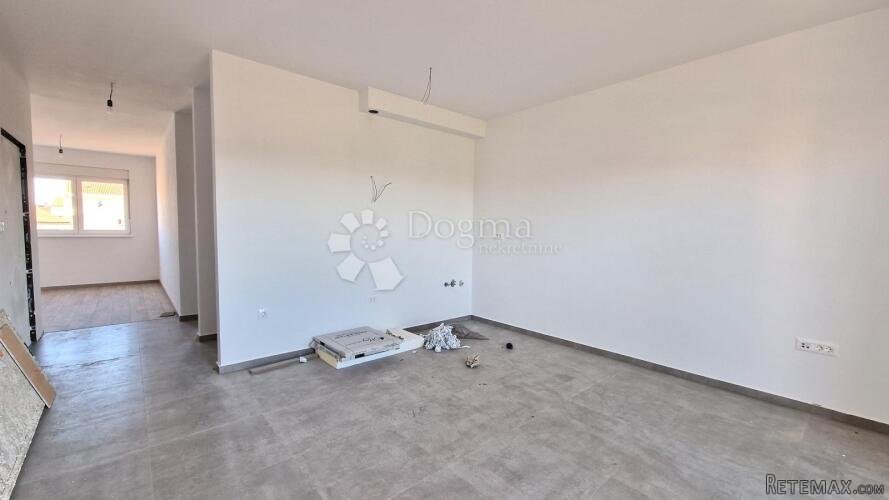 Prostran stan s garažom i 2 balkona na lijepoj lokaciji! - 3
