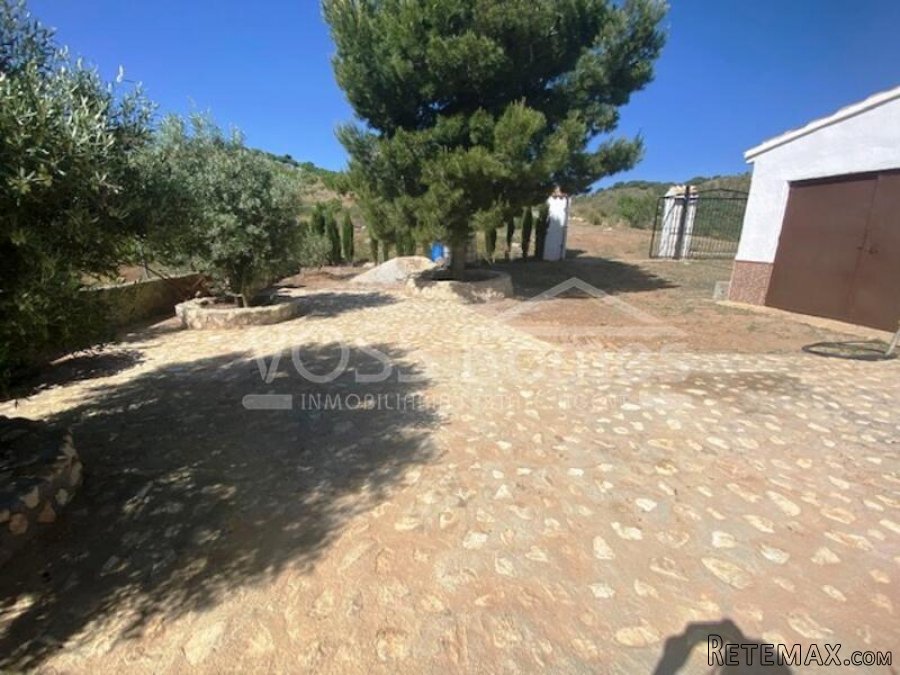 Attractive country property with 2 bedrooms & 1 bathroom.. - 7