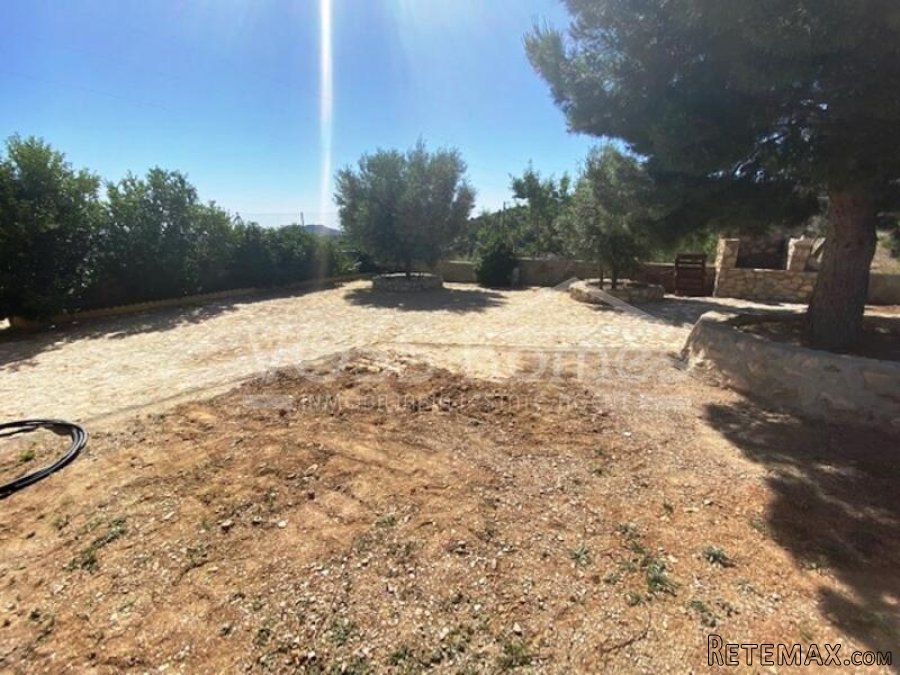 Attractive country property with 2 bedrooms & 1 bathroom.. - 9