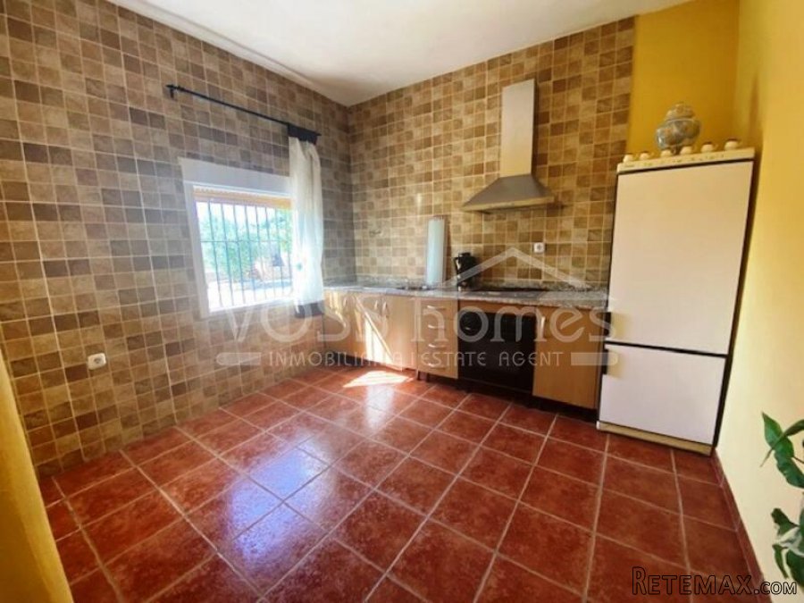 Attractive country property with 2 bedrooms & 1 bathroom.. - 10