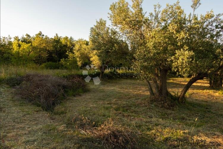 Građevinska parcela na dobroj lokaciji u blizini mora - 2