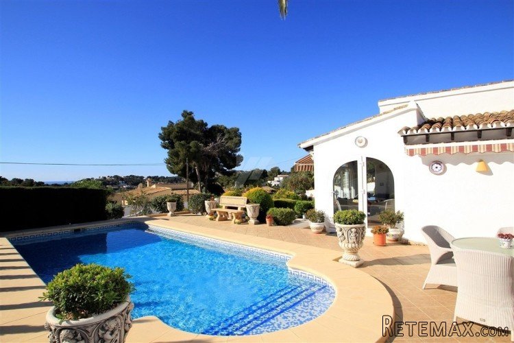 Sea view villa for sale in Moraira on a quiet street within.. - 2