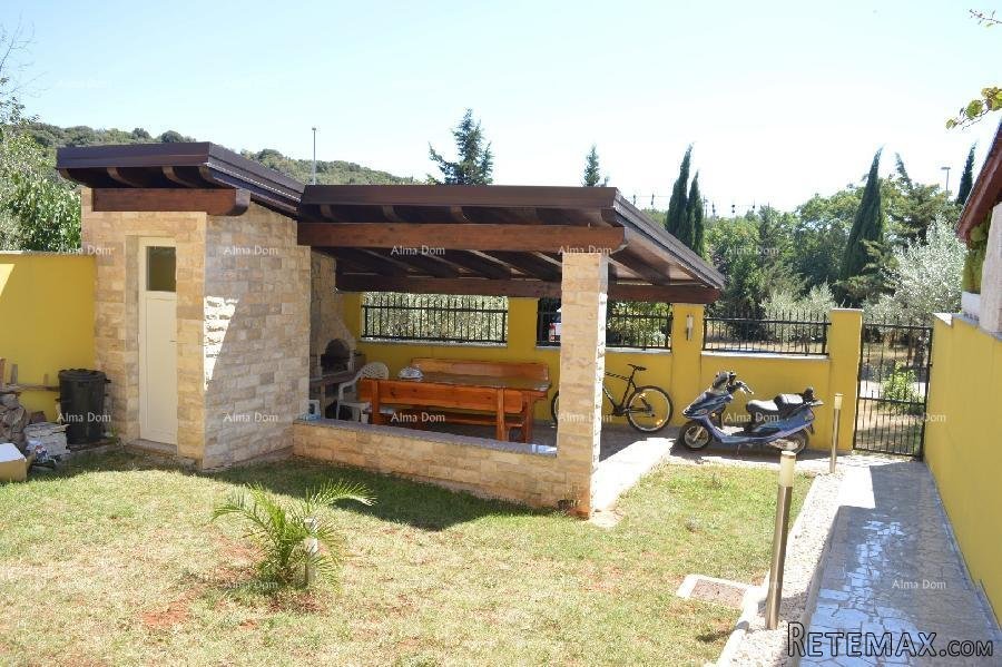 PULA Prodajemo kuću sa četiri odvojena stana . Kuća se sa.. - 3