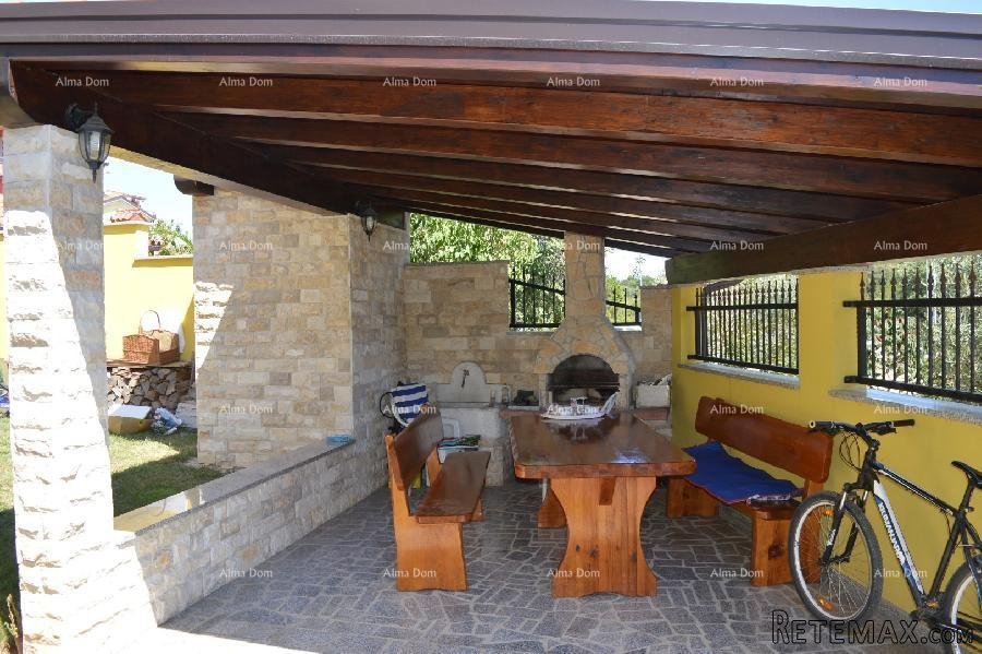 PULA Prodajemo kuću sa četiri odvojena stana . Kuća se sa.. - 4