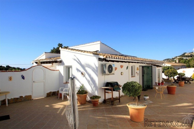 Sea view villa for sale in Moraira on a quiet street within.. - 4