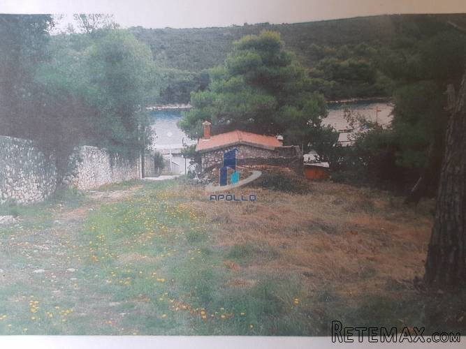 Molat, građevinsko zemljište u blizini trajektne luke