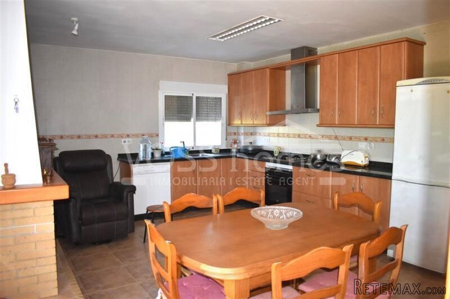 NEW LISTING - A 2 bed, 2 bath two storey Villa of 177m2.. - 9