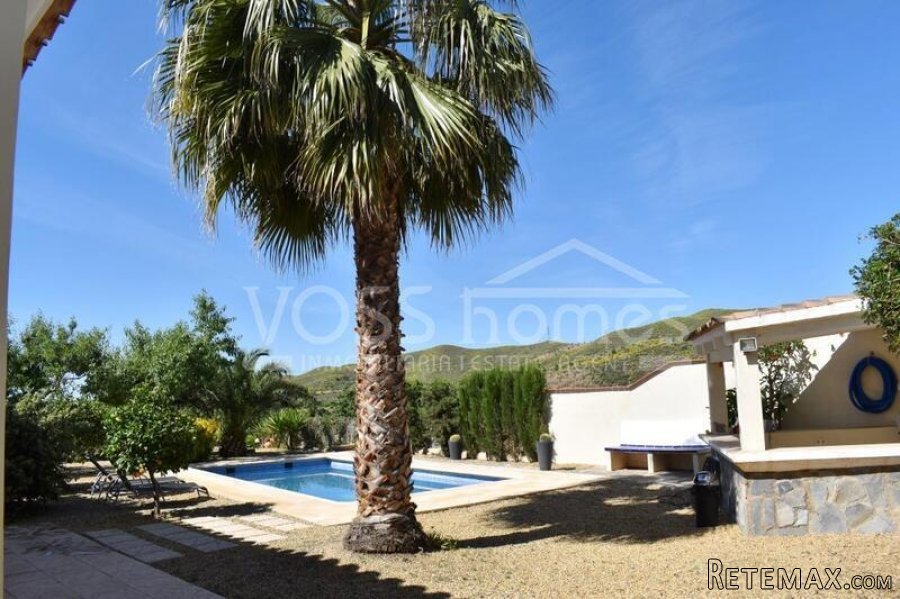 NEW & EXCLUSIVE TO VOSS HOMES - A lovingly maintained.. - 2