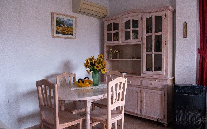 This beautiful home with a very spacious garden is located.. - 2