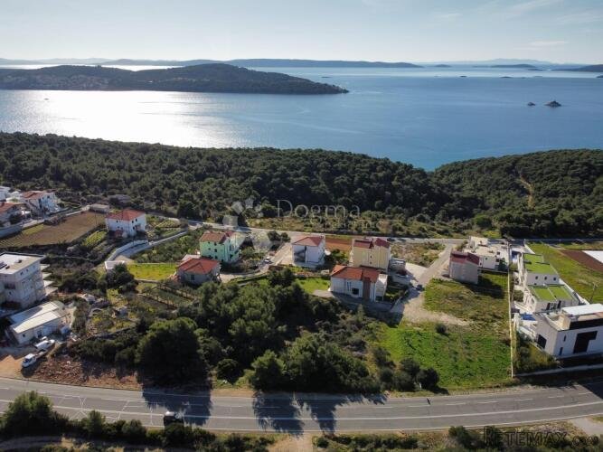 TROGIR(SEGET) - GRAĐEVINSKO ZEMLJIŠTE S ODLIČNIM POGLEDOM - 2