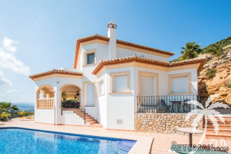 A very high quality built property sat just above the Old.. - 3