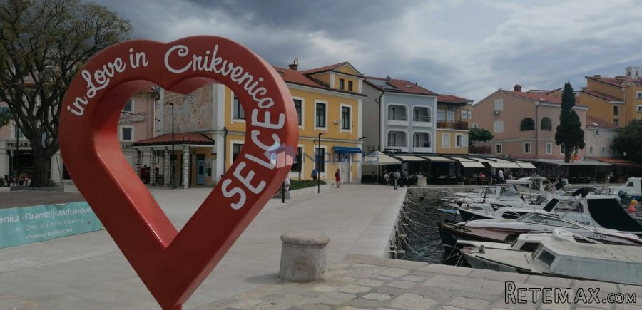 Selce, kuća 140 m od mora na 3 etaže