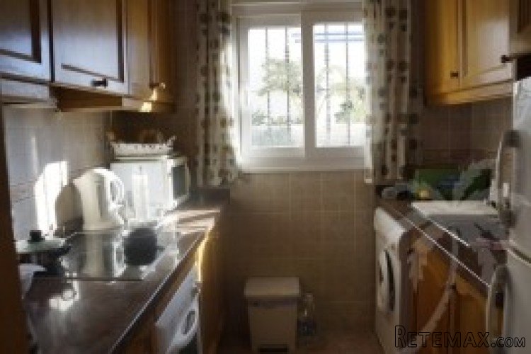 This beautiful home with a very spacious garden is located.. - 5
