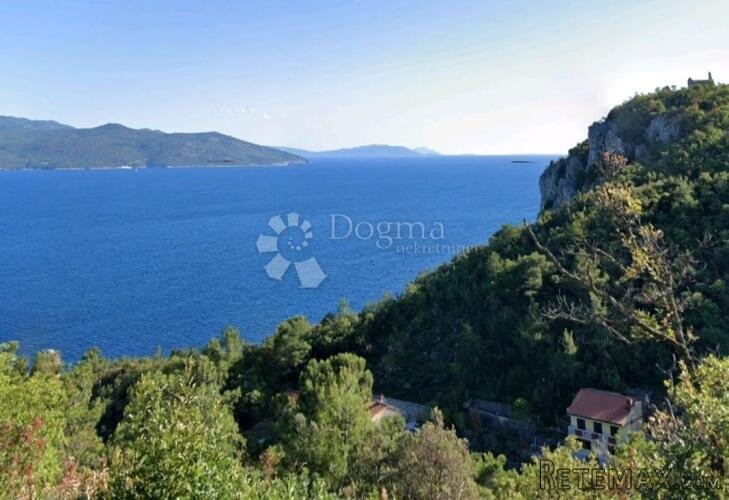 ZEMLJIŠTE S PREDIVNIM POGLEDOM NA MORE