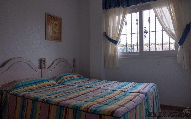 This beautiful home with a very spacious garden is located.. - 6