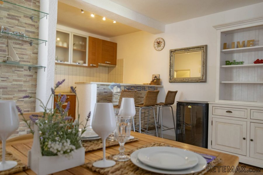 Brač, Milna - kuća s bazenom, 4 apartmana, 250m2, 670m2 o..