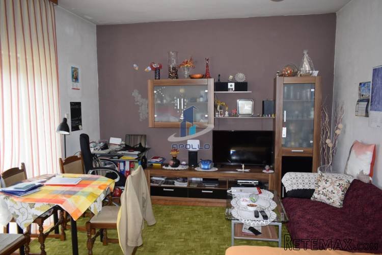 Kuća od 265m2+ dva poslovna prostora