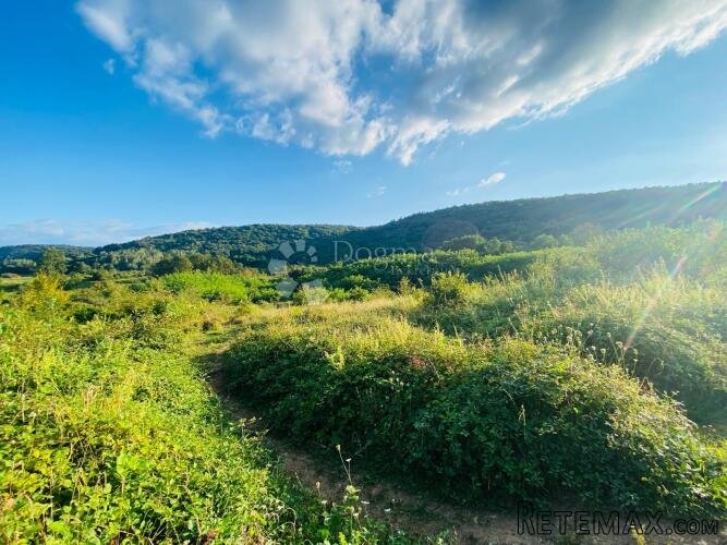 VELIKO ZEMLJIŠTE SA GRAĐEVINSKOM ZONOM SLUNJ/KORANA
