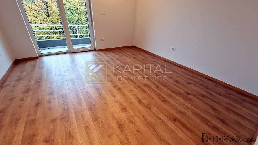 Vojak, 2s+db, balkon, potpuno adaptiran