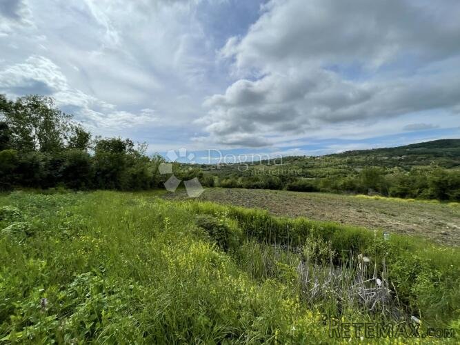 GRAĐEVINSKO POLJOPRIVREDNO ZEMLJIŠTE SA POGLEDOM, KRASICA