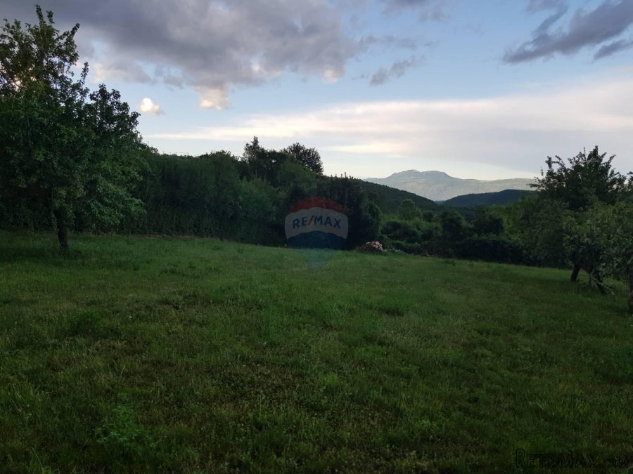 BARBAN OKOLICA: STARA KUĆA 140 m2 SA 900 m2 DVORIŠTA - 3