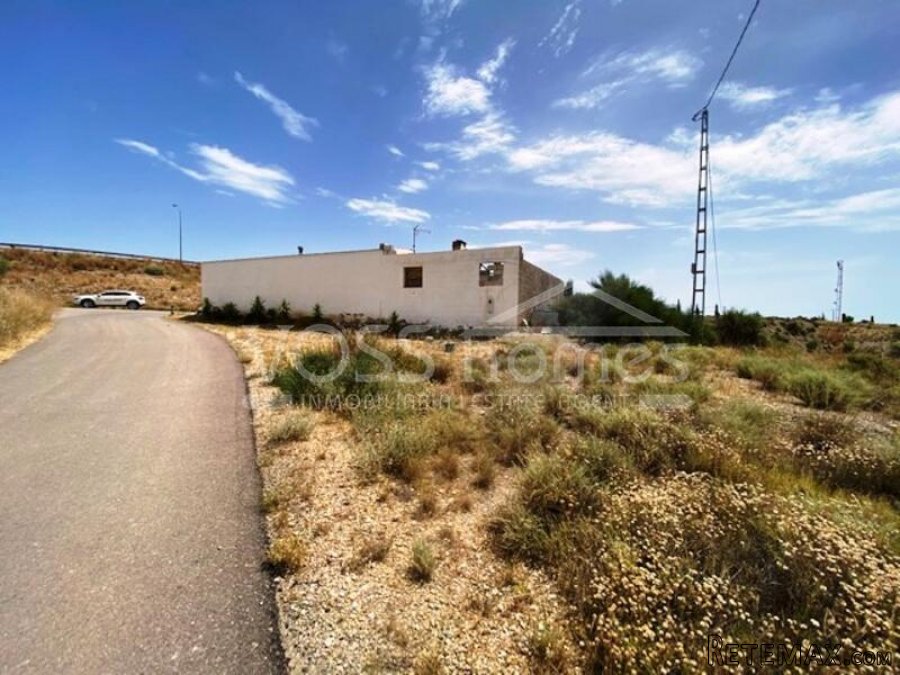 Large 2 bed 1 bath country property with garage and great.. - 4