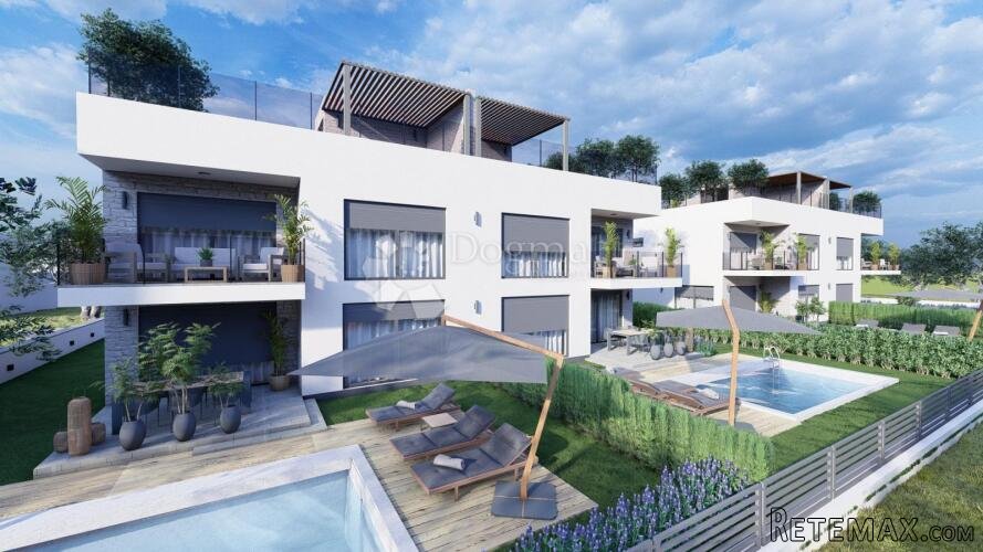 Srima, Vodice - moderan duplex sa bazenom i krovnom terasom