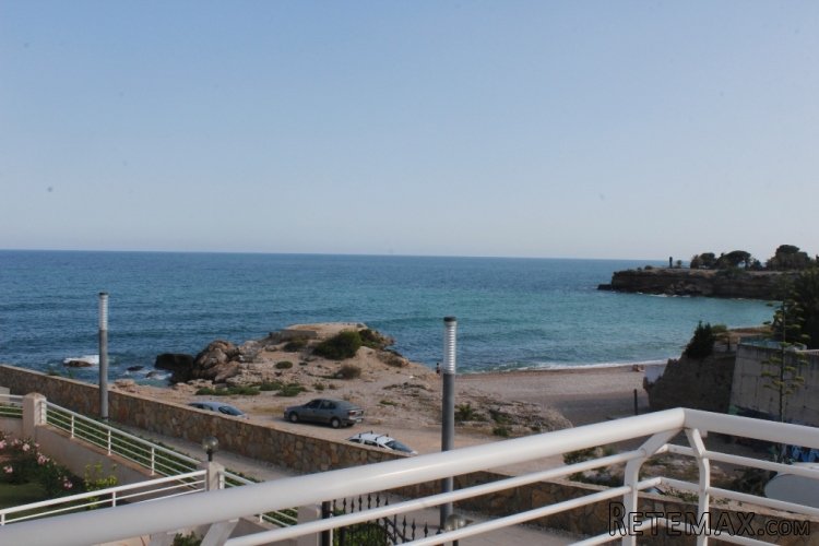 Duplex med två lägenheter vid stranden!
