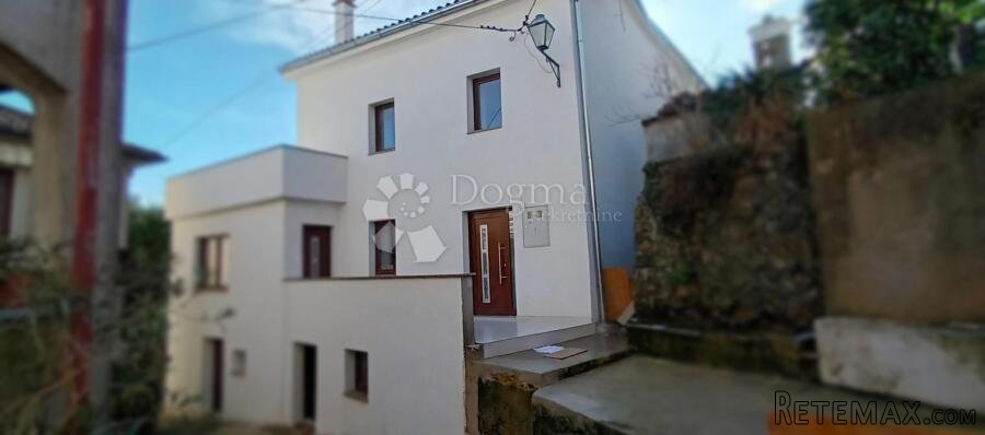Dvoetažni apartman sa ogromnom terasom