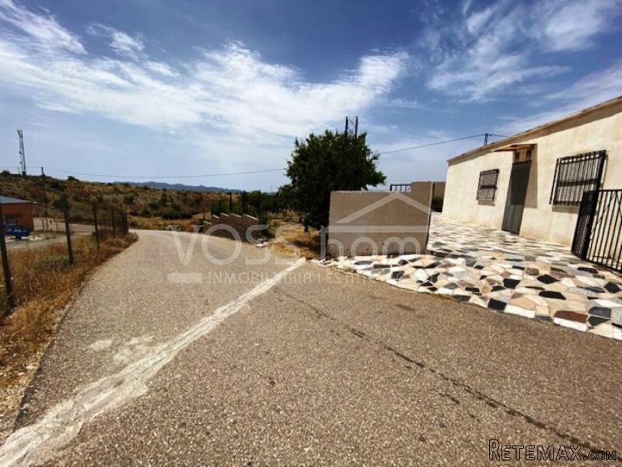 Large 2 bed 1 bath country property with garage and great.. - 9