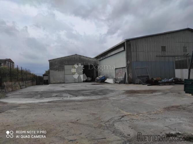 Proizvodno–skladišni kompleks u Opuzenu 702,90 m²