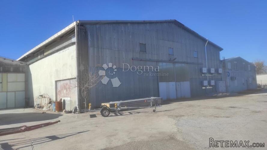 Proizvodno–skladišni kompleks u Opuzenu 1750 m2