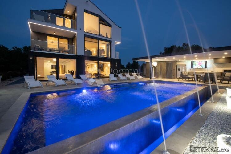 DIZAJNERSKO ČUDO, VILA 100M OD MORA - 2