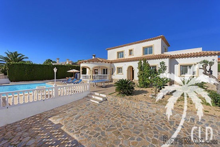 Spacious 5 bedroom house, very sunny and situated in quiet.. - 2