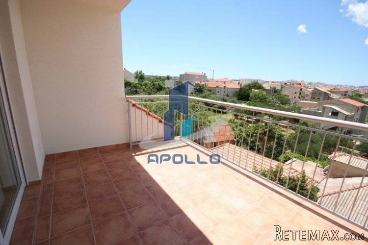 Solin, Japirko, stan 77m2, novogradnja + garaža 14,75m2