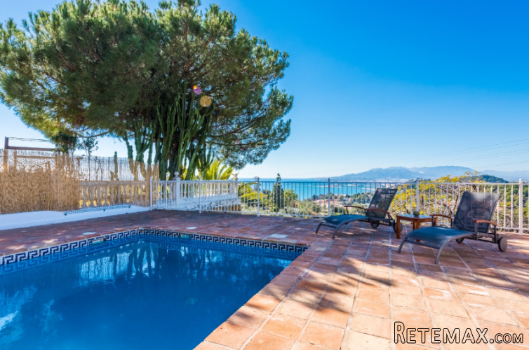 This beautiful villa with a living space of 290 m2 is.. - 2