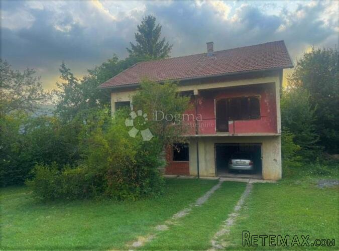 TOP PRILIKA – Kuća na odličnoj lokaciji u Donjem Lapcu, mir - 2
