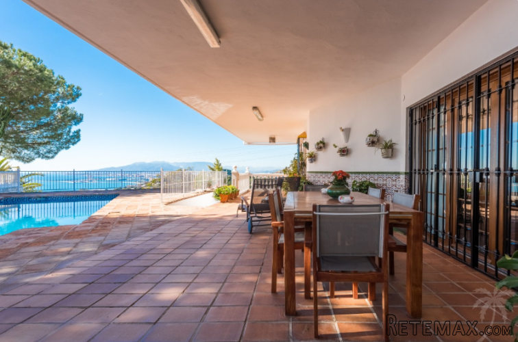 This beautiful villa with a living space of 290 m2 is.. - 3
