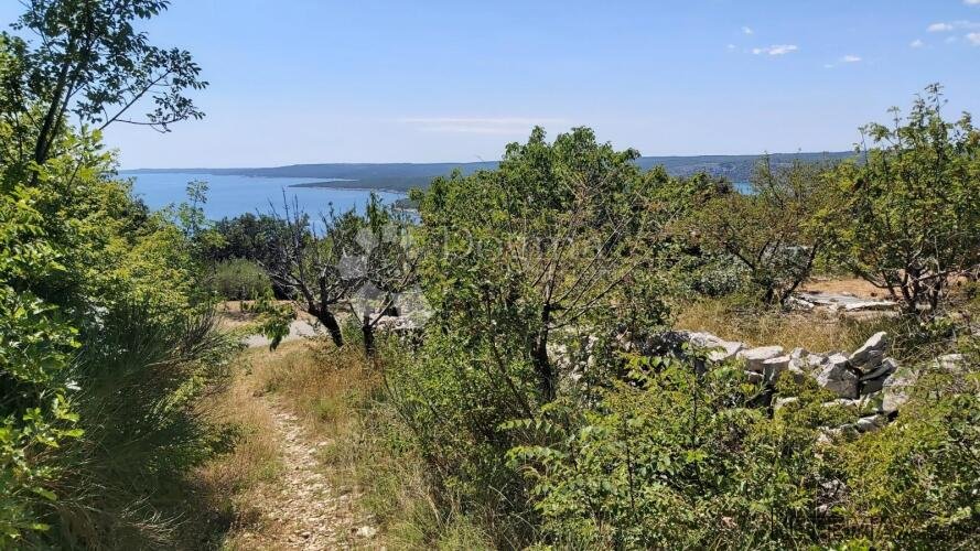 GRAĐEVINSKO ZEMLJIŠTE S POGLEDOM NA MORE