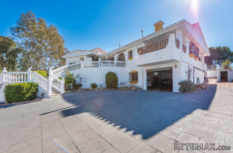 This beautiful villa with a living space of 290 m2 is.. - 5