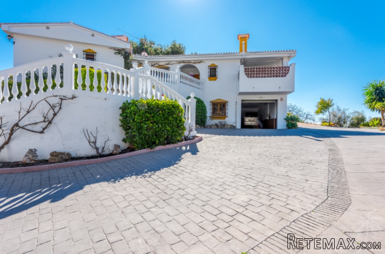 This beautiful villa with a living space of 290 m2 is.. - 6