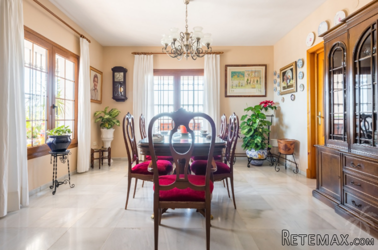 This beautiful villa with a living space of 290 m2 is.. - 8