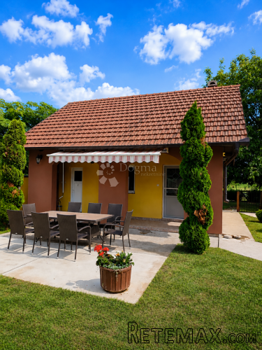 Velika uređena kuća + okućnica – useljivo odmah - 2
