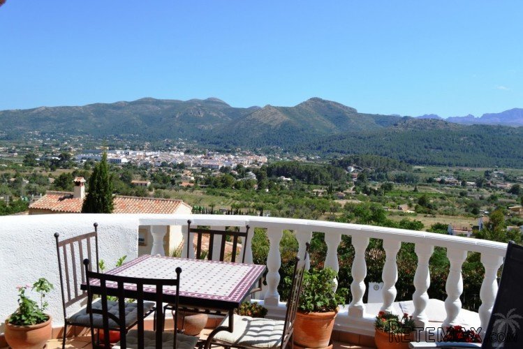 Modern, detached south facing villa builtin 2004 with.. - 4